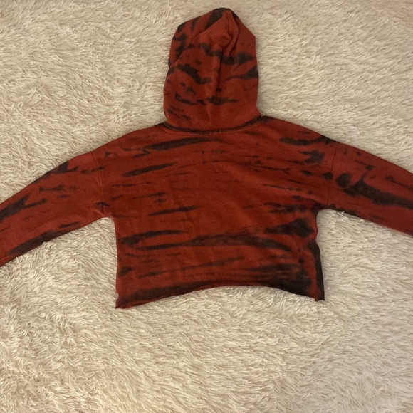 Red and black cropped Zella hoddie - Picture 2 of 3